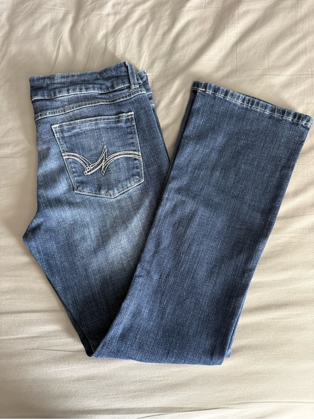 Women's Wrangler Blue Denim Bootcut Jeans Embroidered Pockets Size 15x32